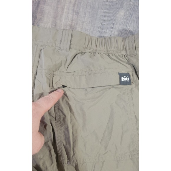 REI Co-Op Mens 38x32 Relaxed Beige Sahara Convertible Cargo Pants Ankle Zip - Picture 10 of 14